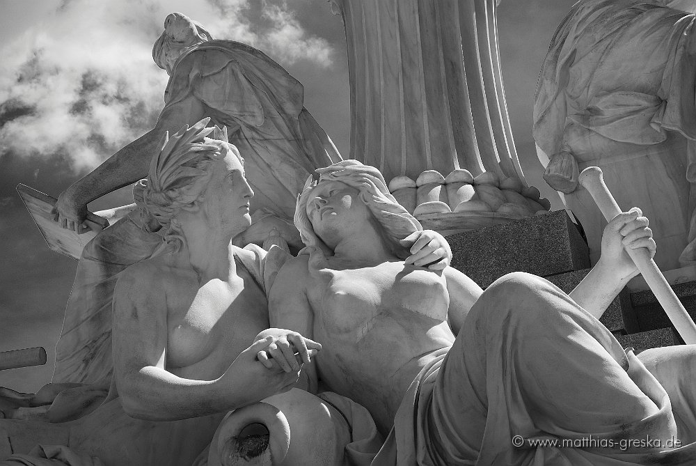 004-MSG_20090707113701__ND22744 Kopie.jpg - Unzucht vor dem Parlament